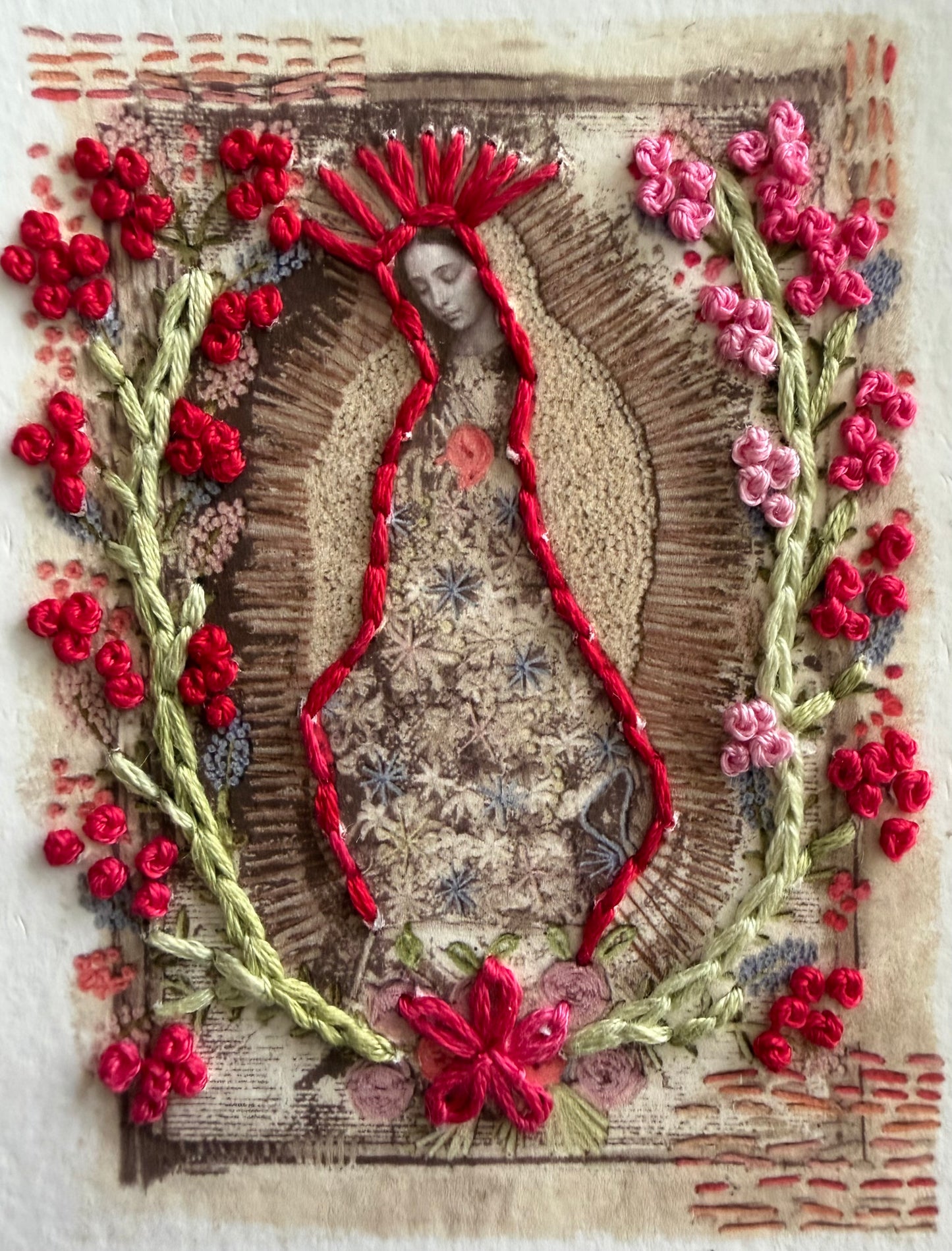 Virgen Bolo. Rosa y rojo