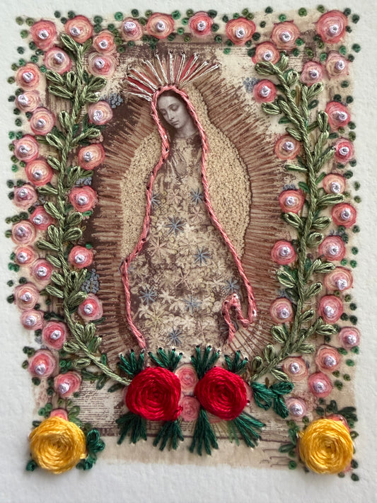 Vírgen Mini. Florecitas rosas, Dos rojas y dos amarillas