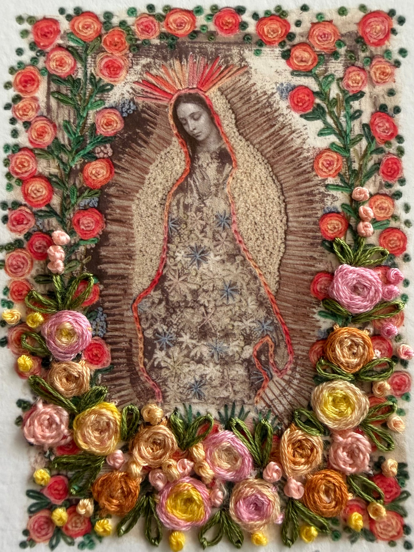 Virgen Bolo. Naranja, amarillo, rosa