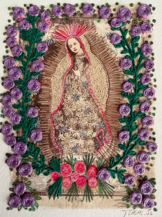 Vírgen Chica. Florecitas moradas, ramas verdes