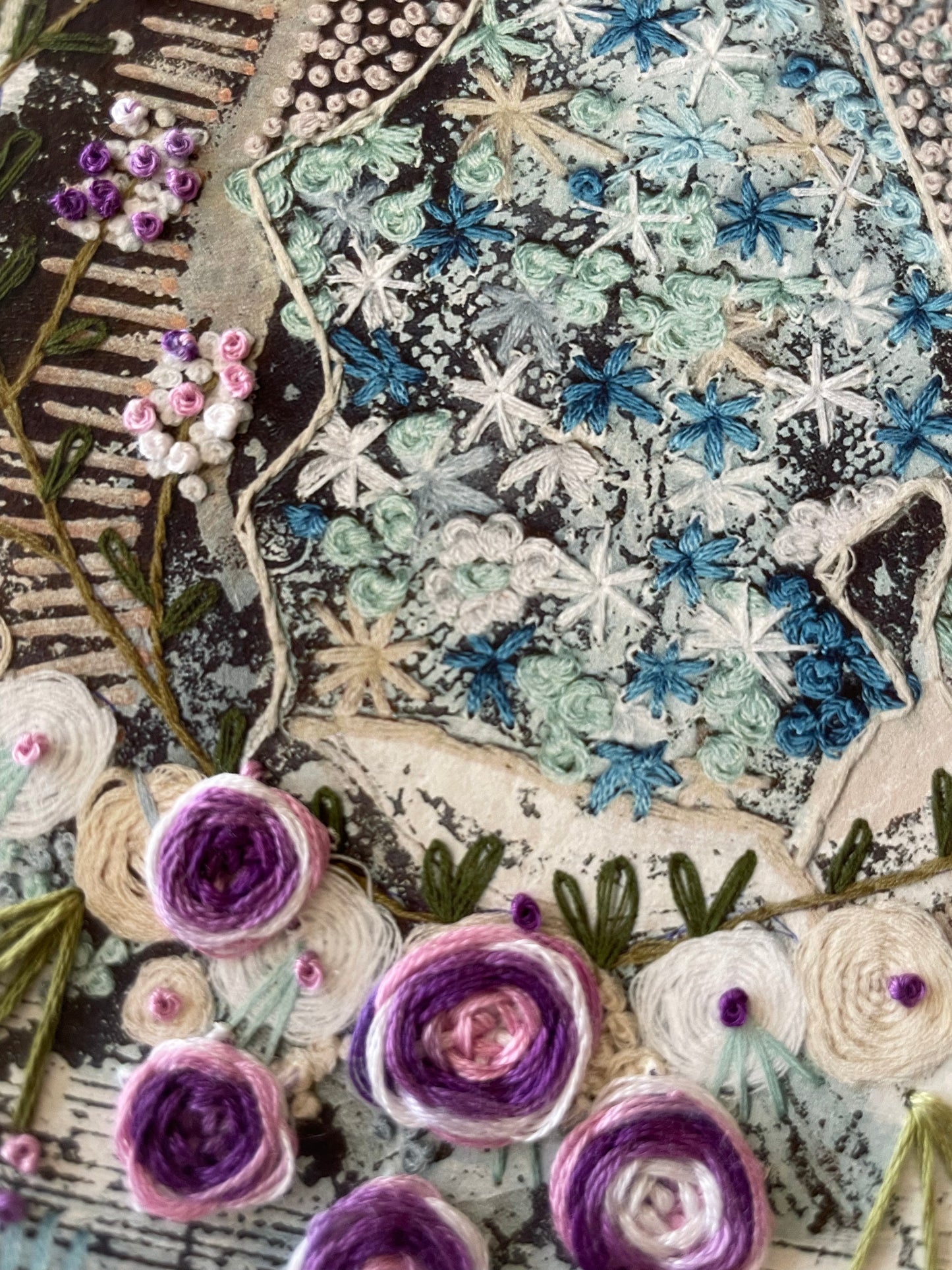 Vírgen Azul, Florecitas moradas